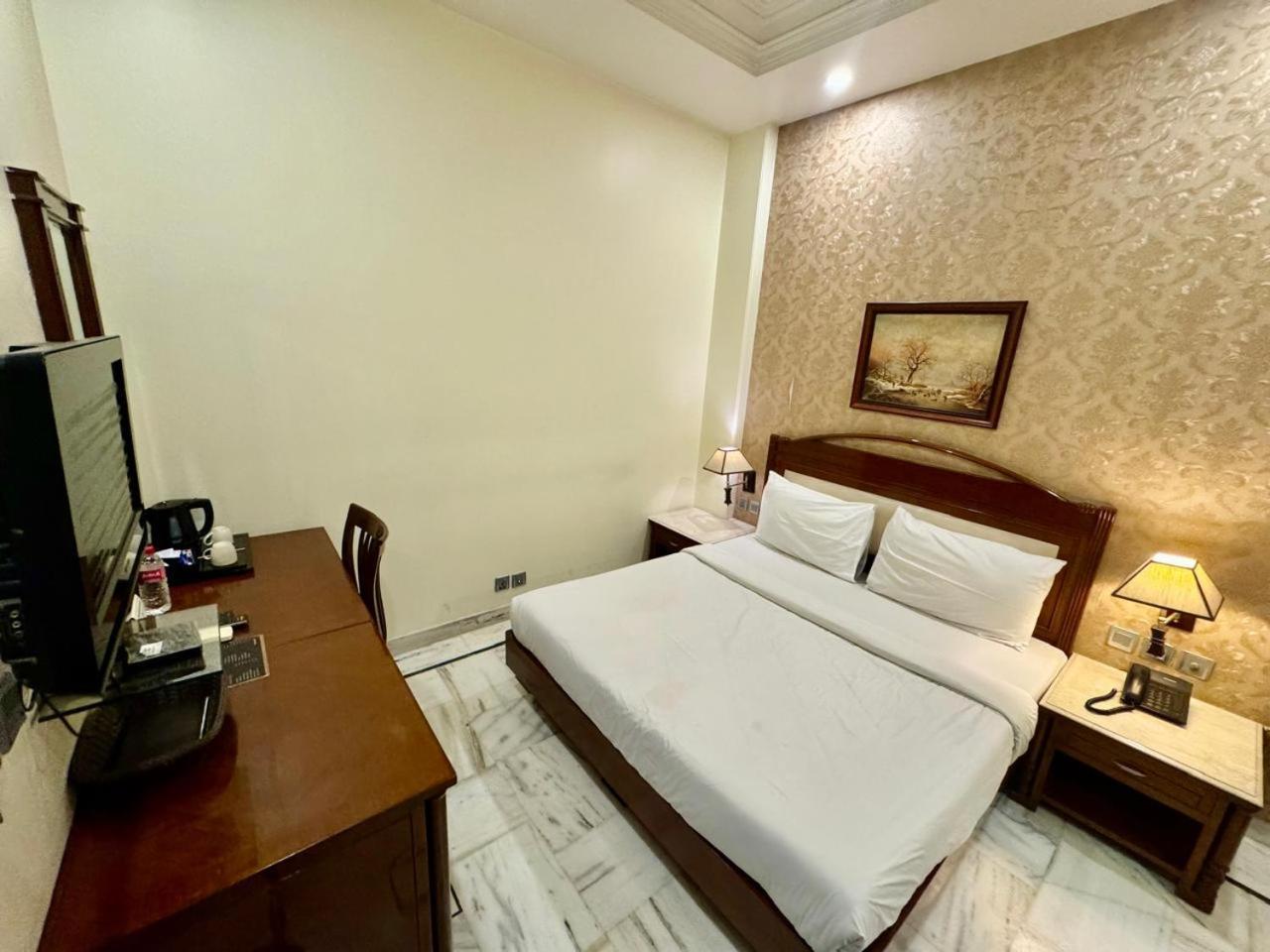 Hotel Florence Inn, Karol Bagh, New Delhi, 2 Min From Metro エクステリア 写真