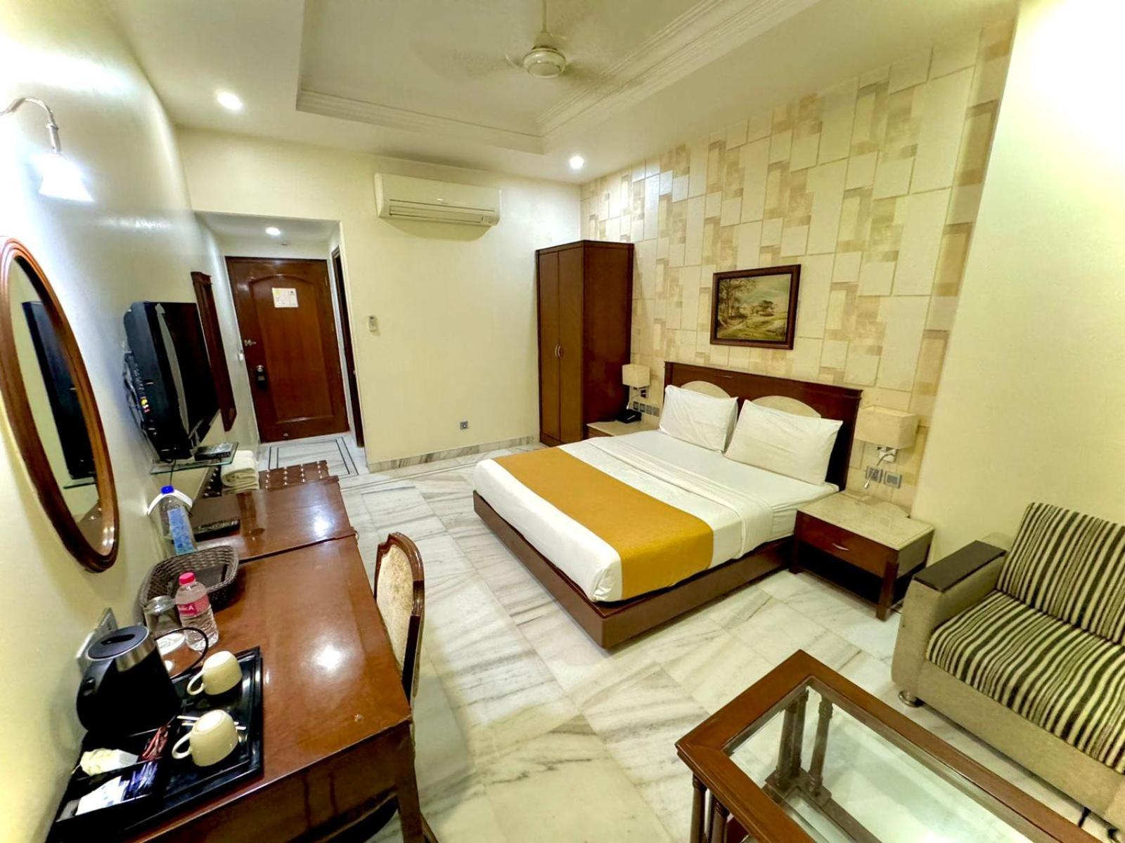 Hotel Florence Inn, Karol Bagh, New Delhi, 2 Min From Metro エクステリア 写真