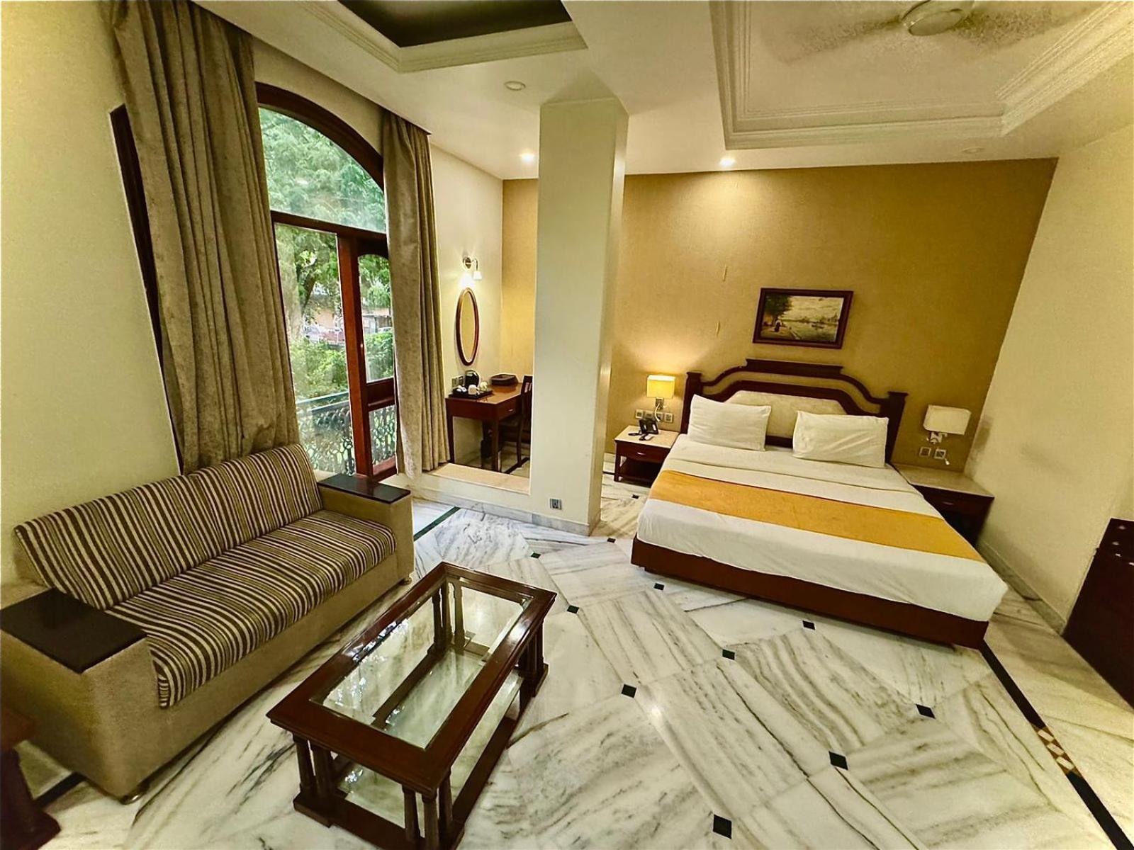 Hotel Florence Inn, Karol Bagh, New Delhi, 2 Min From Metro エクステリア 写真